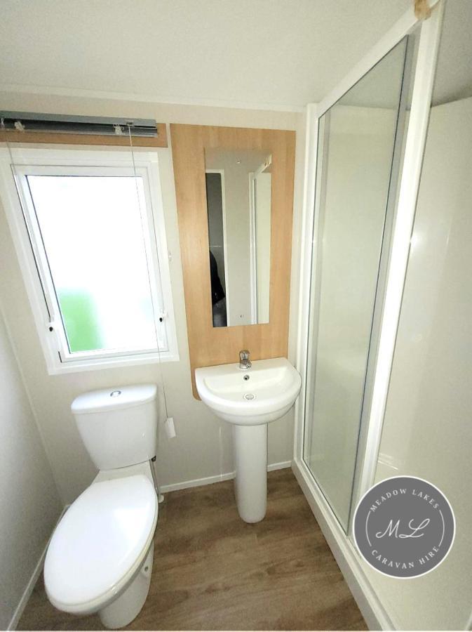 Palm Grove 181- Golden Palm - Pet Friendly, Wifi, Central Heating, Bed Linen - Meadow Lakes Caravan & Lodge Hire Chapel Saint Leonards Exterior photo